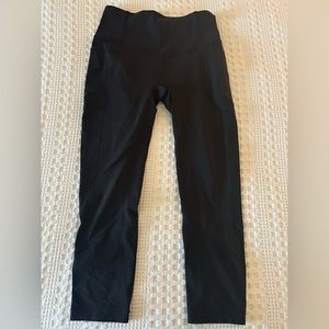 Lulu lemon cropped leggings with pocket. Size 8. Worn twice.